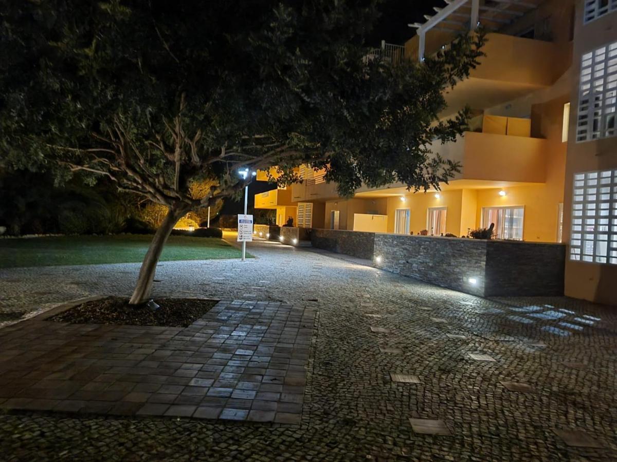 Marinho - 2 Bedroom 2 Bathroom Ground Floor Apartment With Communal Pool And Gardens Conceicao  Екстер'єр фото